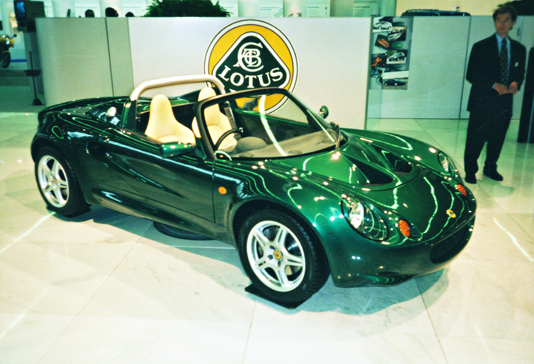 Машина Lotus Elise 1996